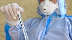 Vedci vyvinuli dvojitú protilátku. Zaberá aj na najrozšírenejšie mutácie covidu