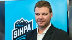 Majster sveta z roku 2002 obnovuje kariéru. Okrem hokeja ho uvidíme aj na trávniku