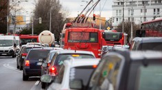 V Bratislave a okolí sa v pondelok ráno tvorili kolóny