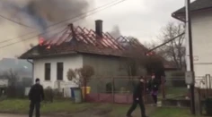 Nešťastie pred Vianocami. Matka so štyrmi deťmi zostala bez domova