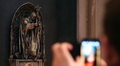 Z katedrály odcudzili kus látky s krvou bývalého pápeža Jána Pavla II.