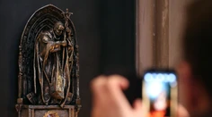 Z katedrály odcudzili kus látky s krvou bývalého pápeža Jána Pavla II.