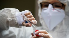 Infikovaný neznamená infekčný. V Rakúsku o karanténe rozhoduje namerané množstvo vírusu vo vzorke