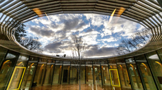 FOTO a VIDEO: V bratislavskej Rači postavili materskú škôlku ako zo sci-fi filmu. Neuveríte, čo tam bolo predtým