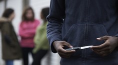 V Británii vyčíňa nebezpečný gang. S nožmi útočia na náhodné obete