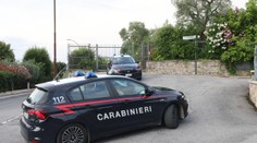 Panika a streľba v obľúbenom letovisku. Dvaja muži vystrašili dovolenkárov na pláži, potom sa dali na útek