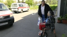 My si na sanitky zatiaľ počkáme. V Čechách je to už úplne inak