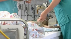 Dobitá tvárička a podliatiny po tele. V bratislavskej nemocnici skončil trojročný chlapček