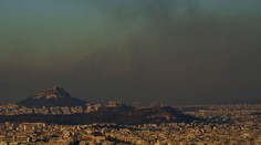 Požiar pri Aténach spálil rozsiahle územie a zničil desiatky domov