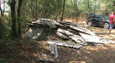 Oddychoval na chalupe, v lese našiel veľmi nebezpečný odpad