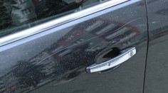 Ľudia stratili trpezlivosť. Takto dolapili vandala, ktorý poškriabal autá