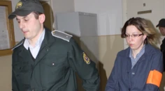 Krkavčia matka vyhodila syna z okna. Na svedomí má zrejme ďalšie dieťa