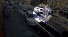 VIDEO: Opitý vodič prerazil matku s dieťaťom cez výklad holičstva. Nasledovala dramatická záchrana