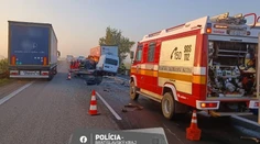 Zdržanie na diaľnici D2. V smere do Bratislavy sa zrazili dva kamióny