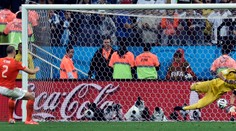 O druhom finalistovi rozhodli až penalty, hrdinom Romero