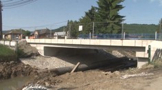 Stoja na semaforoch. Na hlavnom ťahu z Poľska na Ukrajinu už mesiace opravujú tri mosty, obmedzenia sú výrazné