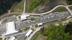 Sprísnené kontroly na schengenských hraniciach: Vodiči strávili na hraniciach celý deň