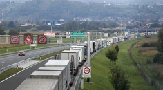 Pre návštevu Putina uzavreli dôležitý tunel v Alpách. Tvoria sa obrovské kolóny
