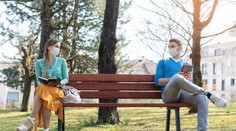 Nosenie rúška vnímame aj pozitívne. Štúdia ukázala, že sme s ním atraktívnejší pre opačné pohlavie