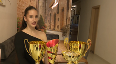 Police jej zdobia zlaté trofeje. Maša je majsterka sveta v showdance