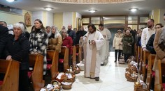 Je tu vrchol najväčších kresťanských sviatkov. Takto vyzerá tradičné svätenie jedál