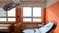 Sprievod pri pôrode? Rodičky v Rimavskej Sobote sú zmätené. Nemocnica jedno tvrdí im, druhé úradom