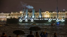 Legendárny krížnik Aurora sa vracia na Petrohradské nábrežie
