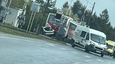 ŽSR informuje o dvoch zrážkach vlaku s autom. V rovnakom čase ale na rozdielnych miestach