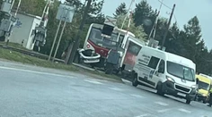 ŽSR informuje o dvoch zrážkach vlaku s autom. V rovnakom čase ale na rozdielnych miestach