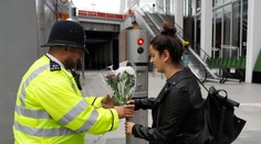 Teroristické útoky v Londýne majú sedem obetí. Polícia zadržala 12 podozrivých