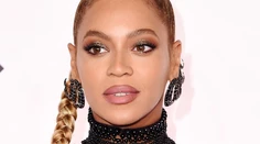 Božská Beyoncé. Telo mala posiate perličkami