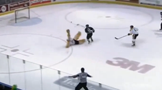 Hokejová ekvilibristika. Pozrite sa, čo si dovolil tento mladík