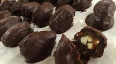 RECEPT NA DNES: Datle plnené orieškami v čokoláde