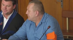 Muž chcel zastreliť expriateľku. Pred výstrelom jej povedal, že ju to nebude bolieť