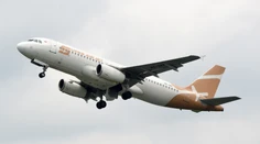 Zdesenie na palube lietadla. Pilot oznámil cestujúcim, že nedokáže pristáť