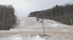 Viaceré lyžiarske strediská hlásia hotovú katastrofu. Predpoveď je komplikovaná