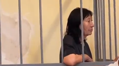 Podvedenú dôchodkyňu, ktorá podpálila ruské náborové centrum, odsúdili za terorizmus