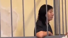 Podvedenú dôchodkyňu, ktorá podpálila ruské náborové centrum, odsúdili za terorizmus
