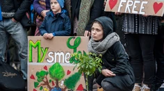 V Banskej Bystrici sa konal prvý verejný protest za slovenské lesy. Prišli stovky ľudí