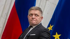 Ďalší krok k referendu: Opozícia odovzdala prezidentke státisíce podpisov