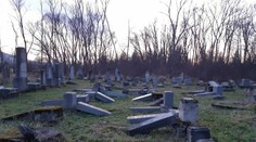 Skaza na židovskom cintoríne v Námestove: Vandali zničili 60 pomníkov