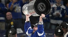 Historická chvíľa pre slovenský hokej. Tampa s Černákom obhájila Stanleyho pohár