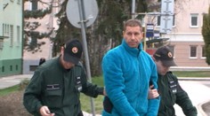 Telocvikár z Prievidze mal spávať s 13-ročnou žiačkou a pritom si ju nakrúcať