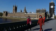 Británia začne od štvrtka na ľuďoch testovať vakcínu na koronavírus