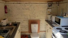 Záchod v kuchyni! FOTO z otrasného podnájomu českého kuchára v Anglicku!