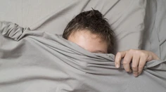 Profesor (40) z bratislavského gymnázia mal zneužívať troch študentov. Pozýval ich aj do bytu