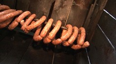 Mätová palacinka s púpavovou smotanou a horkými višňami