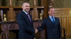 Premiér Pellegrini sa stretol s ruským partnerom Medvedevom