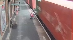 Hrôzostrašné video: Toto sa môže stať, keď necháte kočík na nástupišti bez dozoru