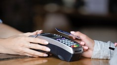 Cestujte lacnejšie: Ako správne používať platobné karty na dovolenke